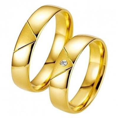 Alianças Casamento Ouro Abauladas Polidas 5mm 8g com Brilhante e Detalhe com Triângulo