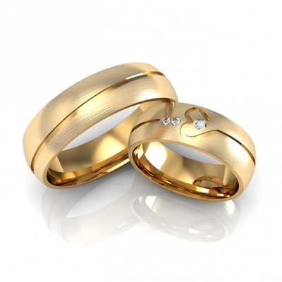Alianças Casamento Ouro Foscas Friso Diagonal com Coração e Pedras