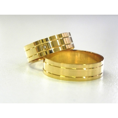 Alianças Casamento Ouro Polidas 7mm 14g com Frisos e Brilhante