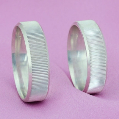 Alianças Compromisso Prata Diamantadas 12g 6mm com Desenho