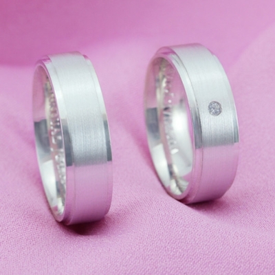 Alianças Compromisso Prata Foscas 6mm 12g com Pedra
