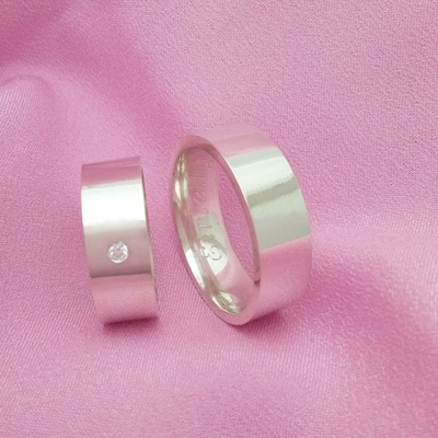 Alianças Compromisso Prata Polidas 7mm 12g com Pedra
