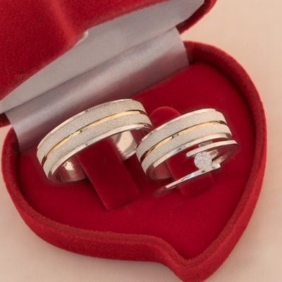 Kit Alianças Compromisso Ouro e Prata + Anel Prata Charm