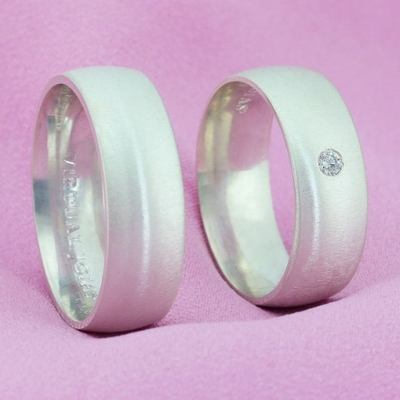 Alianças Namoro Prata Foscas 7mm 14g com Pedra