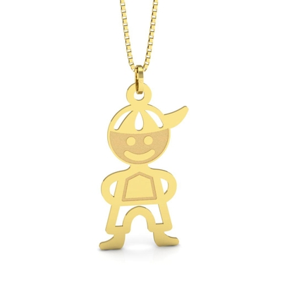 Pingente Menino Ouro 18K Boné e Bermuda Vazados e Face Fosca