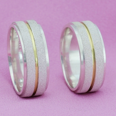 Alianças Compromisso Ouro E Prata Polidas E Diamantadas 7mm Filete Central