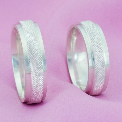 Alianças Compromisso Prata Diamantadas Quadradas 6mm 12g com Desenho