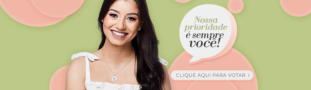 Mulher sorrindo, ela usa brincos e colar da Virtual Joias. Ao lado está escrito: Nossa prioridade é sempre você! Clique aqui para votar.