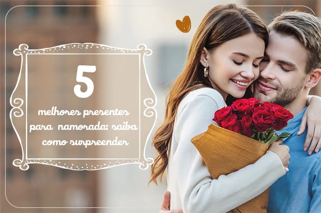 Ambiente urbano, à direita casal de namorados abraçados, a mulher segura um buquê de rosas vermelhas e em uma moldura à esquerda o texto manuscrito em branco: "5 melhores presentes para a namorada: saiba como surpreender